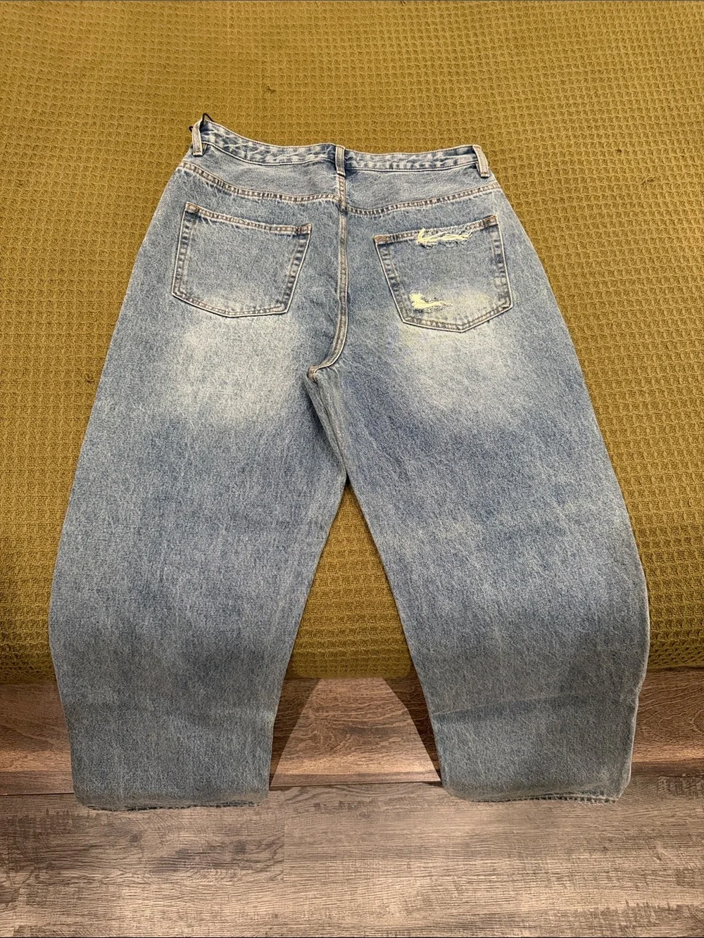 Baggy Scattered Distressed Jeans